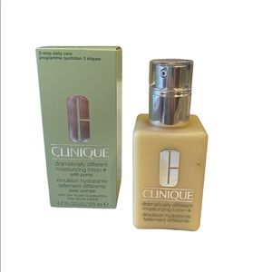 Clinique Dramatically Different Moisturizing Lotion + with pump  4.2 fl oz  NEW